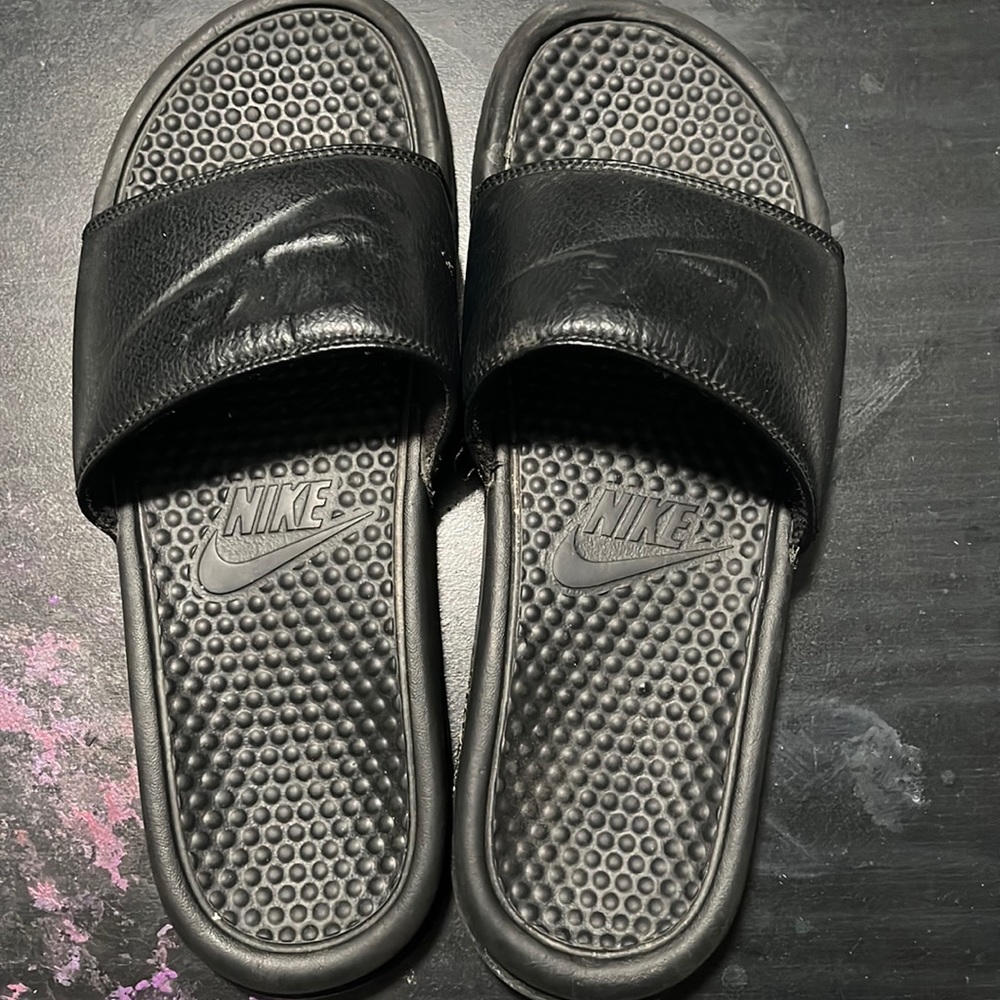 Black nike slides